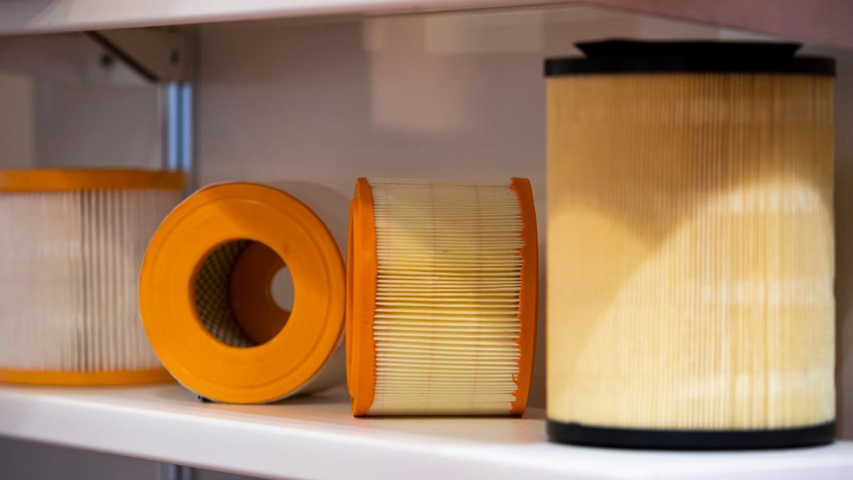 Séria automobilových filtrov na polici