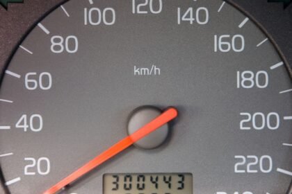 Odometer showing 300,443 km on a vehicle dashboard.