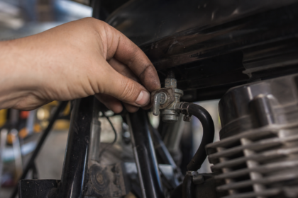 Údržba palivového kohúta na motocykli